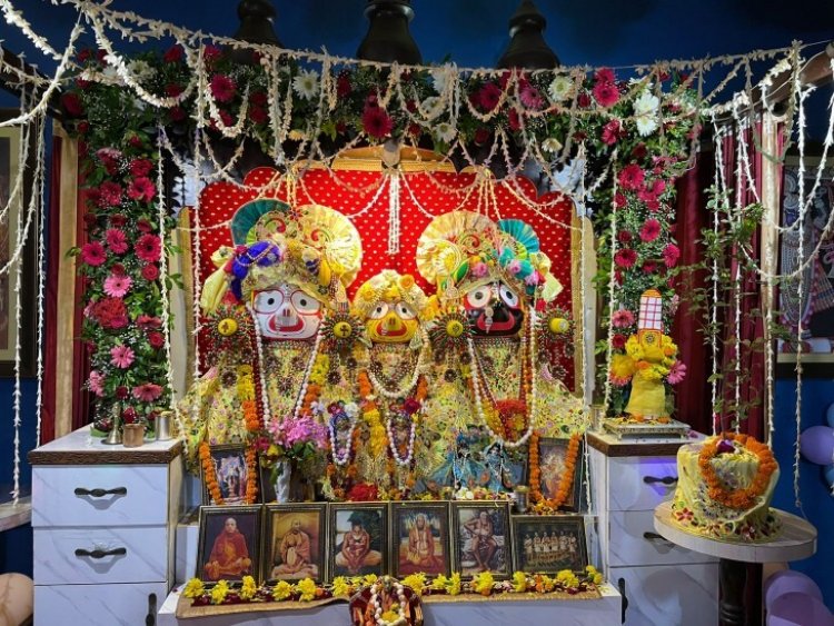 लेकसिटी की जन्माष्टमी:ठाकुरजी के विशेष श्रृंगार के साथ ही मंदिरो में आकर्षक सजावट