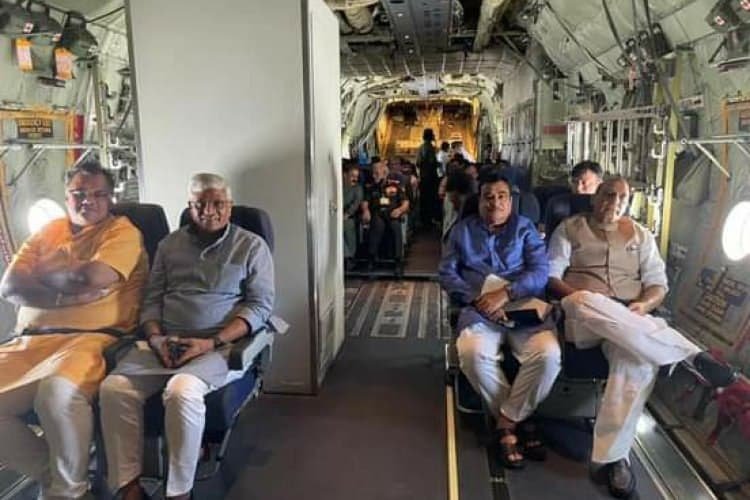 बाड़मेर सीमा के पास तैयार हुआ भारत का ‘रण’वे, इमरजेंसी फील्ड लैंडिंग स्ट्रिप का हुआ उद्घाटन हाइवे पर उतरे जगुआर और सुखोई और सुपर हरक्यूलिस