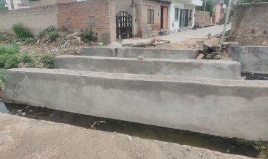 अधूरे नाले का निर्माण कर ठेकेदार की मौज नगर पालिका मोन 