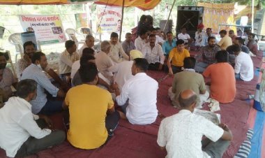 टोल के खिलाफ जन आंदोलन जारी दसवें दिन भी सांकरणा टोल प्लाजा पर खराब सड़क को लेकर दसवे दिन भी जारी रहा धरना , जिद पर अड़े है विधायक छगनसिंह