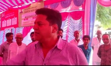 शिविर में पट्टे जारी नहीं करने पर नगरपालिका उपाध्यक्ष ने कर्मचारियों को फटकारा