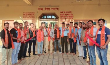 बजरंग दल ने मनाया शस्त्र पूजन ,जिलाध्यक्ष अध्यक्ष राव सहित विश्व हिंदू परिषद के अन्य कार्यकर्ताओं द्वारा शस्त्र पूजन कर मनाया विजयदशमी पर्व