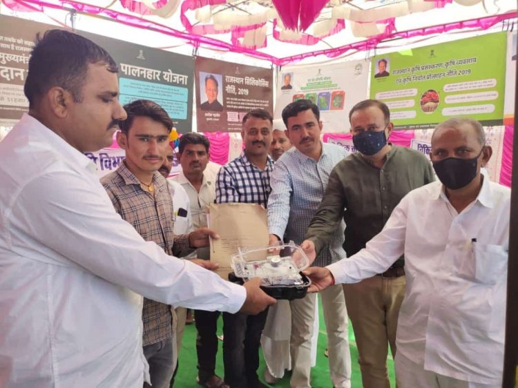 प्रशासन गांवों के संग अभियान में त्वरित हो रहा राजस्व प्रकरणों का निस्तारण,जिला कलक्टर ने की प्रशासन गांवों एवं शहरों के संग अभियान की समीक्षा,छह हजार से अधिक नामान्तरणकरण तस्दीक