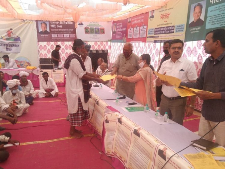 प्रशासन गांवों के संग अभियान में त्वरित हो रहा राजस्व प्रकरणों का निस्तारण,जिला कलक्टर ने की प्रशासन गांवों एवं शहरों के संग अभियान की समीक्षा,छह हजार से अधिक नामान्तरणकरण तस्दीक