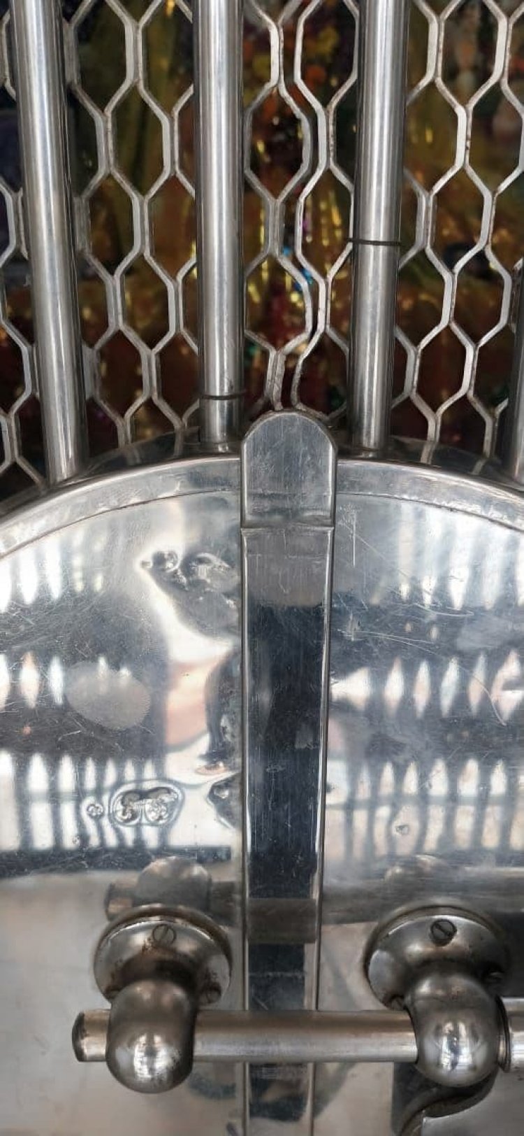 बेखौफ चोरों ने माताजी के दरबार में की चोरी, पुलिस विभाग नींद में।