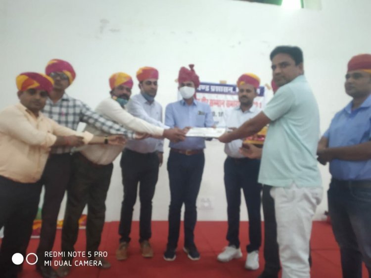 कोरोना  काल में उत्कृष्ट कार्य करने वाले कोरोना योद्धाओं को प्रमाण पत्र देकर सम्मानित किया 
