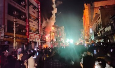 बाड़मेर शहर के स्टेशन रोड़ पर आग काबू में नही