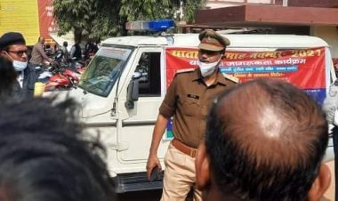 सोनभद्र पुलिस द्वारा स्कूल कालेजों गांव चौराहों में जाकर छात्र छात्राओं को किया गया जागरुक