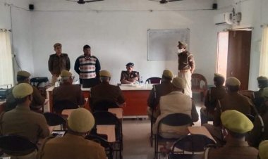 30 पुलिस कर्मियों को प्रशस्ति पत्र प्रदान किया गया