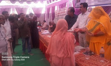 बाड़मेर आगोर शिविर में विधायक जैन ने बांटे पट्टे