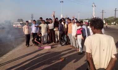 कांग्रेस कार्यकर्ताओं ने पटाखे फोड़ मिठाई खिलाकर खुशी जाहिर की