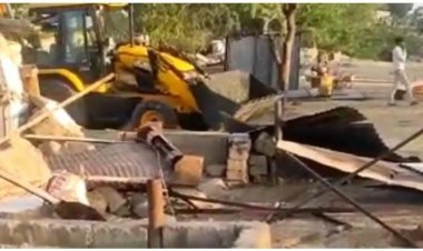 भागल सेफ्टा गांव में प्रशासन गोचर भूमि पर अवैध अतिक्रमण को हटाया पक्के निर्माण को किया ध्वस्त