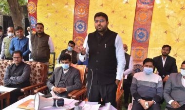 मंडलायुक्त बस्ती की अध्यक्षता में पूर्व माध्यमिक विद्यालय ककरहवा में चौपाल का कार्यक्रम हुआ संपन्