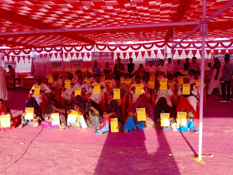 प्रशासन गांवों के संग अभियान-विधायक पदमाराम मेघवाल ने किया 44 आवासीय पट्टों का वितरण