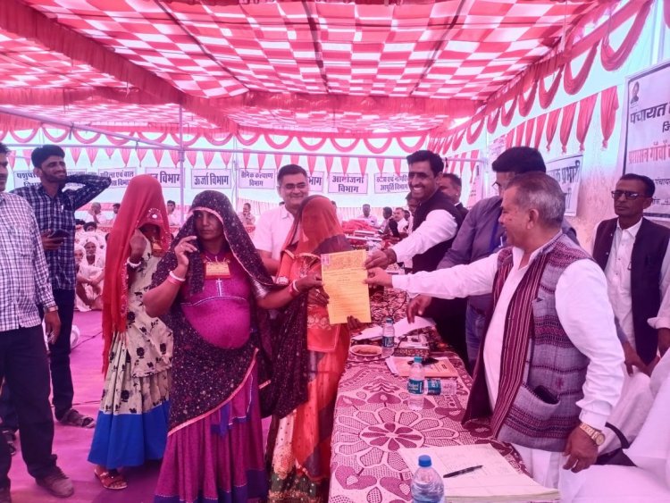 प्रशासन गांवों के संग अभियान-विधायक पदमाराम मेघवाल ने किया 44 आवासीय पट्टों का वितरण