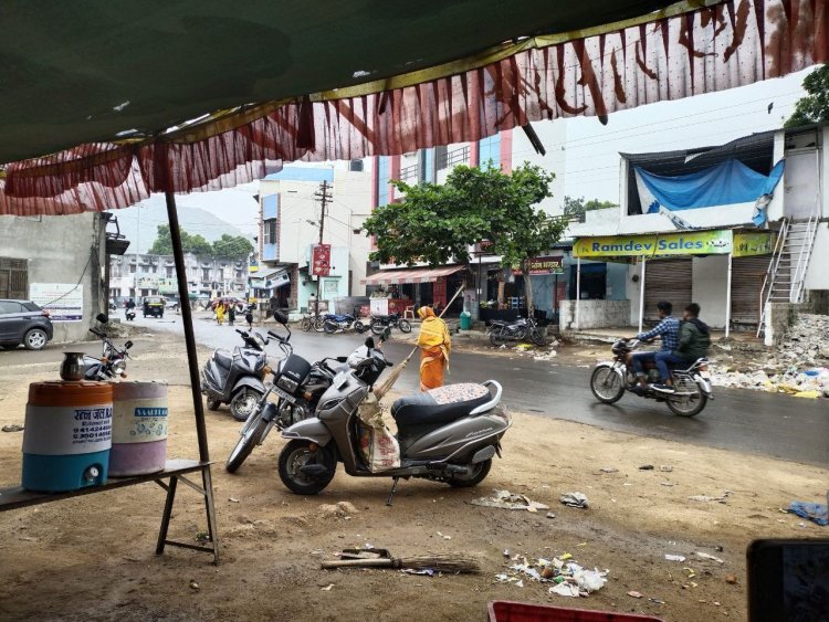 विगत चार दिनों से शहर में पूरी तरह चरमराई सफाई व्यवस्था का बेहाल हाल अब सुधरेगा।