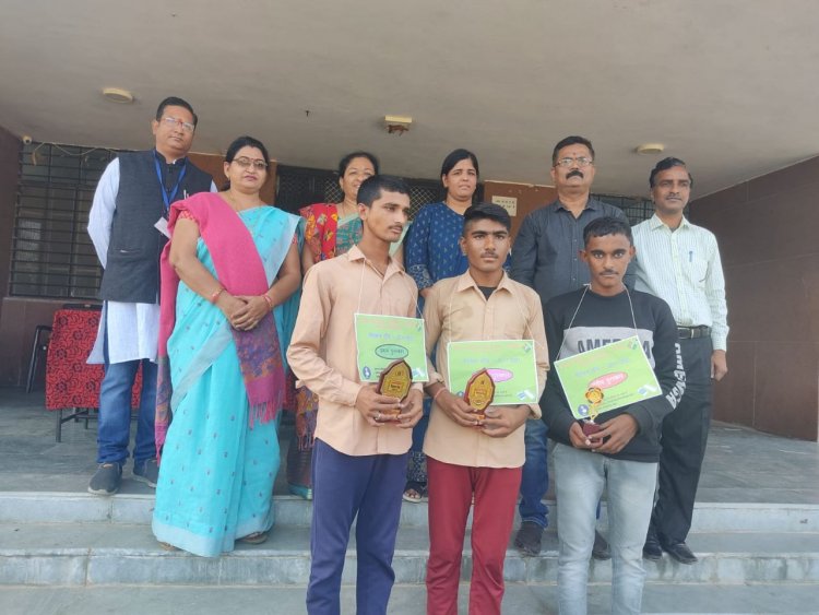 मतदाता जागरूकता अभियान के लिए शनिवार को हुआ मैराथन दौड का आयोजन।