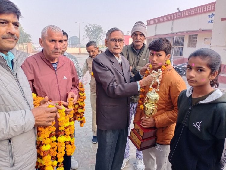 उपविजेता क्रिकेट टीम का कुम्हार समाज ने किया स्वागत।