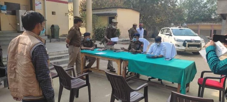 थाना समाधान दिवस के अवसर पर जिलाधिकारी व पुलिस अधीक्षक, सोनभद्र द्वारा थाना पन्नूगंज पर आमजन की समस्याओं को सुना गया 