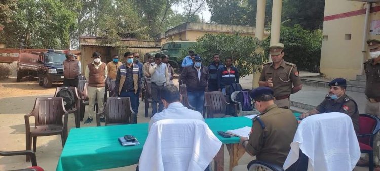 थाना समाधान दिवस के अवसर पर जिलाधिकारी व पुलिस अधीक्षक, सोनभद्र द्वारा थाना पन्नूगंज पर आमजन की समस्याओं को सुना गया 