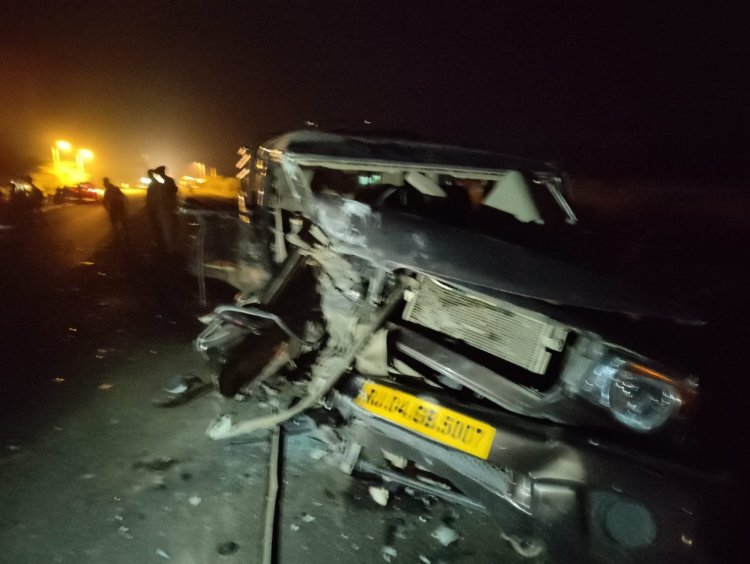 ‌दर्दनाक हादसा-बाड़मेर के सनावड़ा के पास एक्सीडेंट हुआ जिसमें 2 लोगों की मौत हुई, वही लगभग 15 लोग घायल हुए हैं