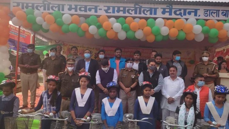 जिलाधिकारी व पुलिस अधीक्षक सोनभद्र द्वारा यातायात जागरुकता माह का किया गया समापन
