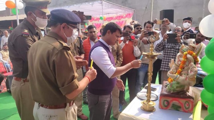 जिलाधिकारी व पुलिस अधीक्षक सोनभद्र द्वारा यातायात जागरुकता माह का किया गया समापन