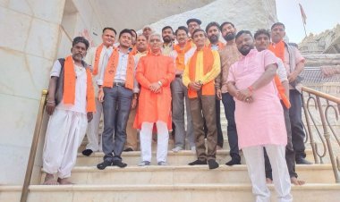 बजरंग दल राष्ट्रीय संयोजक सोलंकी ने के किए सुंधा माता के दर्शन