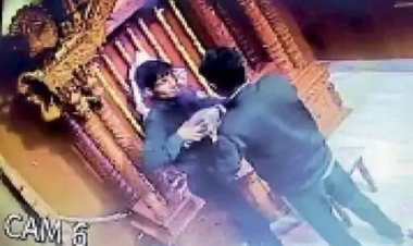 चोरी की घटना सीसीटीवी में कैद-सफेद आकड़ा शिव मंदिर से तीन चांदी के छत्र चोरी