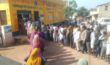 खाद की किल्लत-खाद लेने के लिए उमड़ी किसानों की भीड़