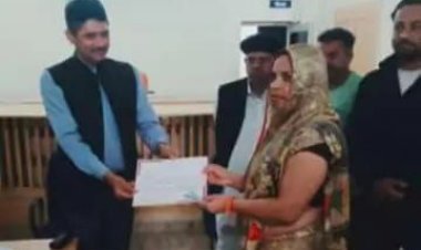 पूर्व पार्षद की सरकारी नौकरी बन रही थी रोडा , उपचुनाव में पत्नी ने दर्ज कराई  उसी सीट पर ऐतिहासिक जीत