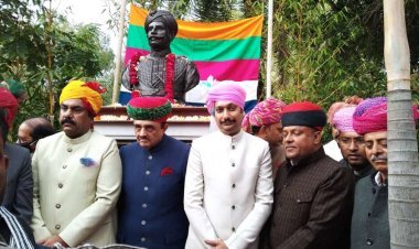 महाराव सूरतान की मूर्ति  अनावरण माउंटआबू में आज  महाराज रघुवीर सिंह जी देवडा के कर कमलों द्वारा किया गया।