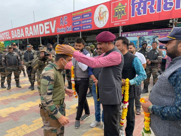 भारतीय सेना के जवानों की स्वर्णिम विजय बाइक रेली पहुंची देवनगरी,  भाजपा के कार्यकर्ताओं ने किया स्वागत।
