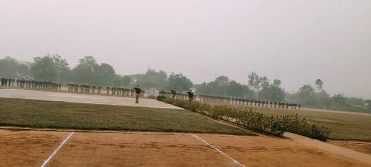 पुलिस लाइन परेड ग्राउंड में साप्ताहिक शुक्रवार परेड की सलामी ली गयी