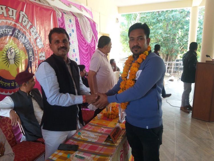 राजस्थान सम्रग शिक्षक संघ के प्रदेशध्यक्ष डॉ उदय सिंह डिगार ने की सिरोही जिले की कार्यकारिणी घोषित।