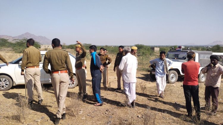 शनिवार को तखतगढ़ कस्बे से बदमाशों द्वारा एक महिला का अपहरण कर भागने के मामले में पुलिस ने दो आरोपियों को किया गिरफतार।