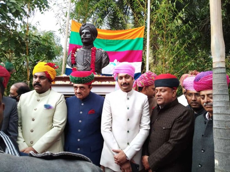 महाराव सूरतान की मूर्ति  अनावरण माउंटआबू में आज  महाराज रघुवीर सिंह जी देवडा के कर कमलों द्वारा किया गया।