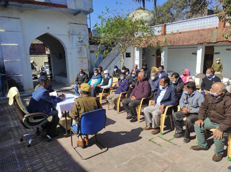 जिले के कप्तान पहुंचे माउंट आबू पुलिस थाने में,शांति समिति की बैठक ली   