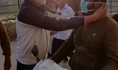 पुलिस अधीक्षक के  आदेश की पालना में मास्क की अनिवार्यता को लेकर पुलिस प्रशासन सख्त।