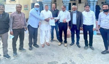 बढ़ रही चोरी की वारदातों पर लगाम लगाने के लिए, विधायक जगसी राम कोली ने  पुलिस अधीक्षक को ज्ञापन सौंपा ।