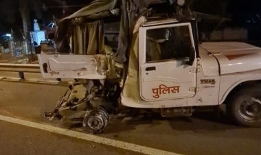 संदिग्ध स्कॉर्पियो का पीछा कर रही पुलिस की जीप को पीछे से आ रहे ट्रक ने मारी टक्कर, 3 पुलिसकर्मी हुए गम्भीर घायल।