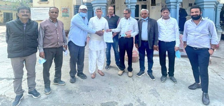 बढ़ रही चोरी की वारदातों पर लगाम लगाने के लिए, विधायक जगसी राम कोली ने  पुलिस अधीक्षक को ज्ञापन सौंपा ।