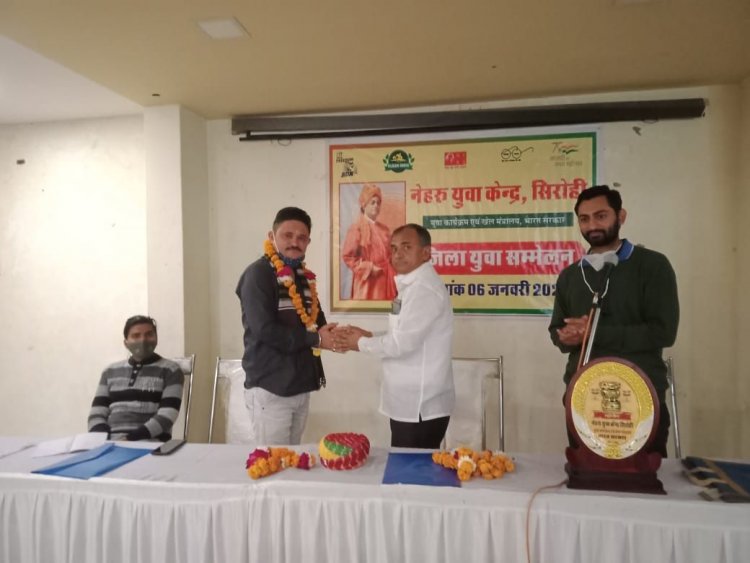 जिला प्रमुख अर्जुन पुरोहित ने किया होटल अतिथि इन के संचालक श्रवण सिंह भाटी का बहुमान और सम्मान देकर आभार व्यक्त।