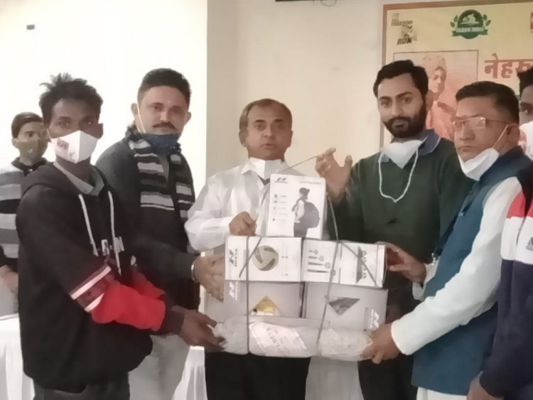 जिला प्रमुख अर्जुन पुरोहित ने किया होटल अतिथि इन के संचालक श्रवण सिंह भाटी का बहुमान और सम्मान देकर आभार व्यक्त।