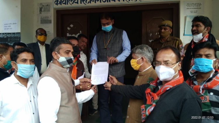 मुख्यमंत्री चरणजीत सिंह चन्नी का पुतला दहन कर राष्ट्रपति के नाम ज्ञापन सौंपकर दोषियों के खिलाफ कार्यवाही की मांग।