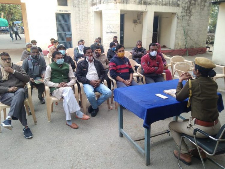 पुलिस थाना अनादरा में आज कोरोना के बढ़ते संक्रमण को रोकने के लिए तथा मकर सक्रांति के पर्व को देखते हुए सीएलजी की बैठक का आयोजन।