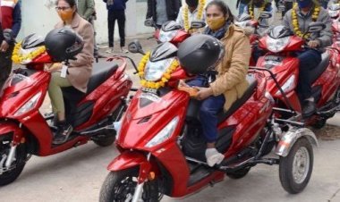 सामाजिक न्याय एवं अधिकारिता विभाग के शासन सचिव ने 20 दिव्यांगजन को की निःशुल्क स्कूटी वितरण