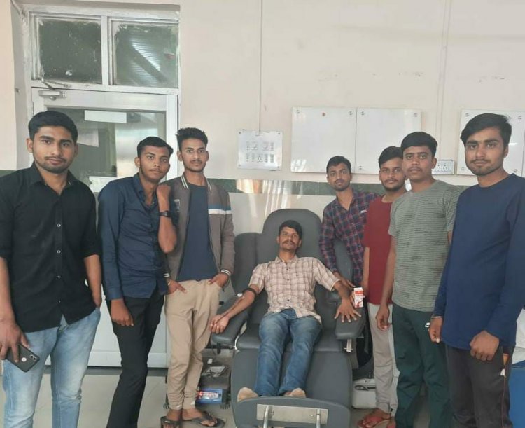रक्तदान कर धाकड़ ने मनाया जन्म दिवस