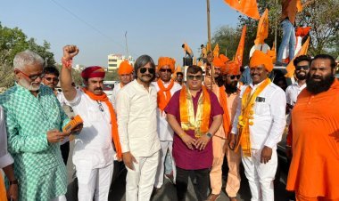 श्री हनुमान जन्मोत्सव के पूर्व संध्या पर भव्य शोभायात्रा का आयोजन हुआ