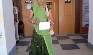 दर दर की ठोकरें खाने के बावजूद फरियादी की नहीं हो रही सुनवाई कलेक्ट्रेट ऑफिस जाने के बावजूद मिली निराशा